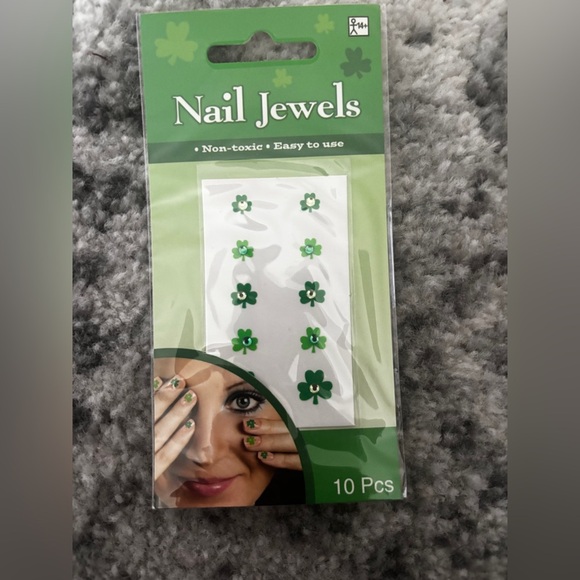 St. Patrick’s Day Accessories Bundle Green Hair Nail Jewels Tattoos Beach Ball - Picture 5 of 5